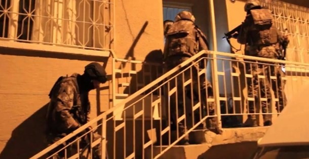Uyuşturucu satıcısı bacağından vuruldu