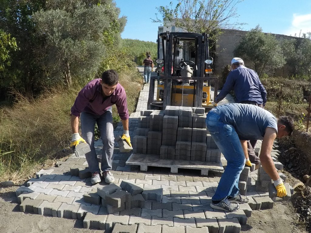 Çamurköy’ün Bir Yolu Daha Çamurdan Kurtuldu