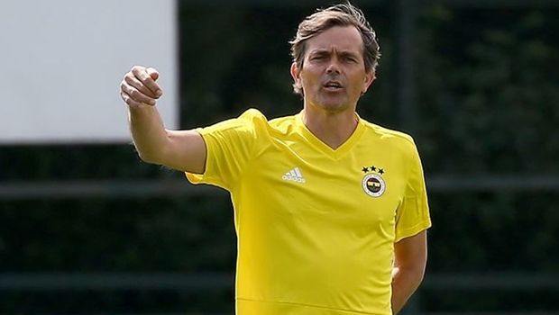 Fenerbahçe’de Phillip Cocu görevden alındı
