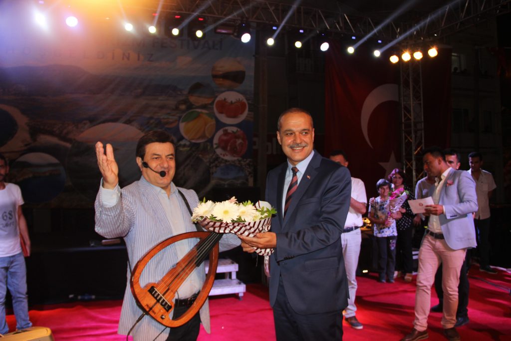 24. Geleneksel Ortaca Tarım, Çevre ve Turizm Festivali’nde sahne alan Usta Sanatçı Coşkun SABAH büyük ilgi ile karşılandı