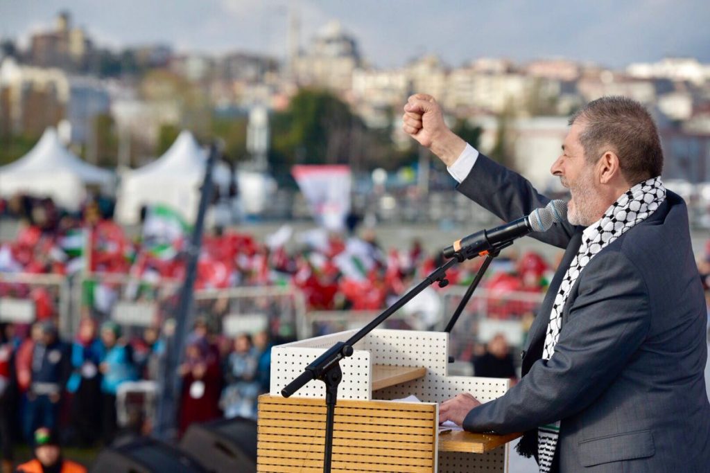 BU MİLLETE KOVBOYLUK SÖKMEZ!