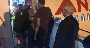 Tarifeli uçakla Ankara’ya dönen Kılıçdaroglu, sosyal medyada gündem!