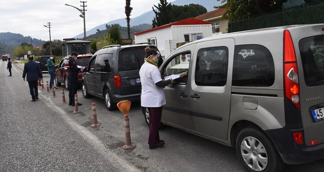 Vali Civelek Şehrin Giriş-Çıkış Noktalarında Koronavirüs’e Karşı Alınan Tedbirleri Denetledi
