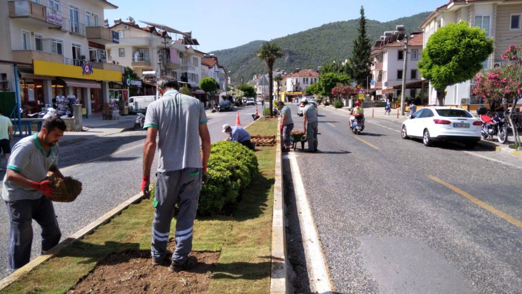 Fethiye’de Caddeler Renkleniyor