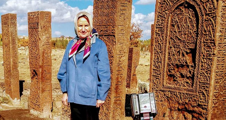 “EVİNE DÖN”
