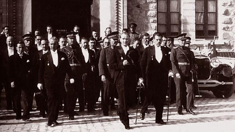 BAYRAMI KUTLANACAK BİR CUMHURİYET KALDI MI?