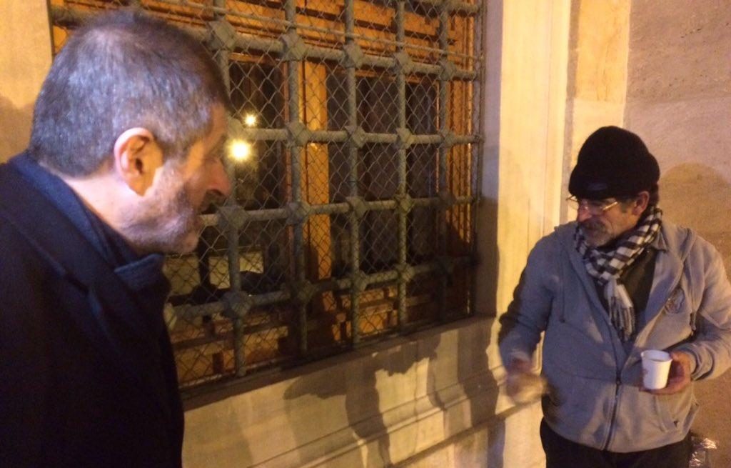 ABDULLAH SEVİM’DEN EVSİZLER ÇIKIŞI: “ONLAR SOKAKTA, YETKİLİLER KULAKLARININ ÜSTÜNE YATIYOR!”