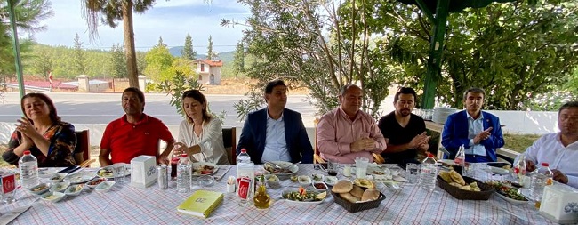 KARACA MUHTARLAR GÜNÜNÜ UNUTMADI