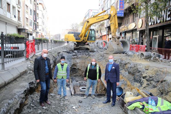 BAYRAMPAŞA’DA YOL VE KALDIRIM YENİLEME ÇALIŞMALARI DEVAM EDİYOR