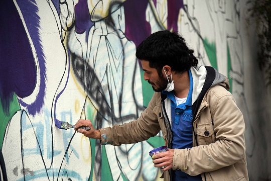 KOLOMBİYALI RESSAM FETHİYE SOKAKLARINI SÜSLÜYOR