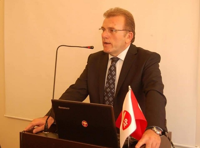 Vecdet ÖZ; “HEDEFTEKİ ÜLKE, TÜRKİYE !”
