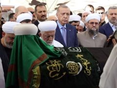 ADD, ‘Tarikat Şeyhi’ Mahmut Ustaosmanoğlu’nun cenaze merasimini yargıya taşıdı