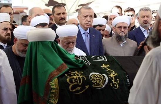 ADD, ‘Tarikat Şeyhi’ Mahmut Ustaosmanoğlu’nun cenaze merasimini yargıya taşıdı