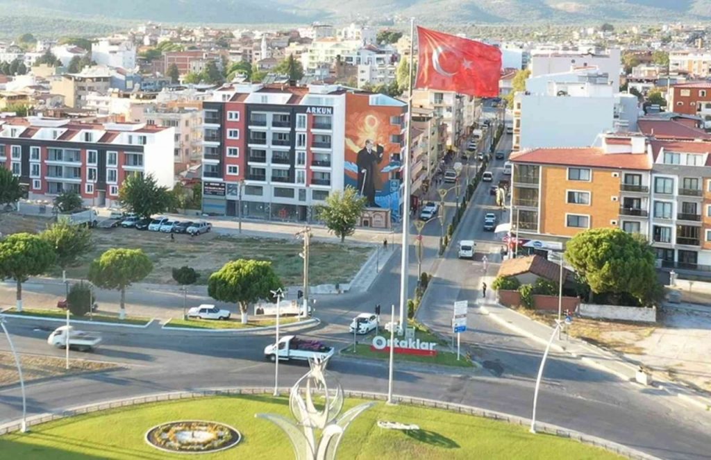 Germencik’e Atatürk’ün dev resmi çizildi !