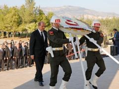 KKTC Cumhurbaşkanı Ersin Tatar, Dr. Fazıl Küçük’ün anıt mezarında düzenlenen törene katıldı