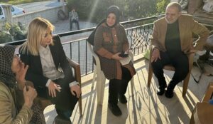 GÖKCAN ve UZUNDEMİR, DEPREMZEDE VATANDAŞLARI ZİYARET ETTİ