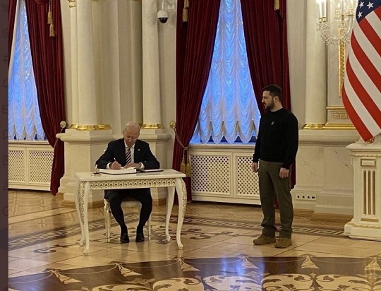 DÜNYA GERÇEKTEN BEŞTEN BÜYÜK OLABİLECEK Mİ? Altılı Masa ne yapmış veya 6 eksi 1 masa ne yapar, mevcut yönetim ne gibi tedbir alır inanın bunlar zurnanın son deliğidir!