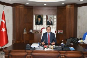 Vali İdris Akbıyık Kimdir?