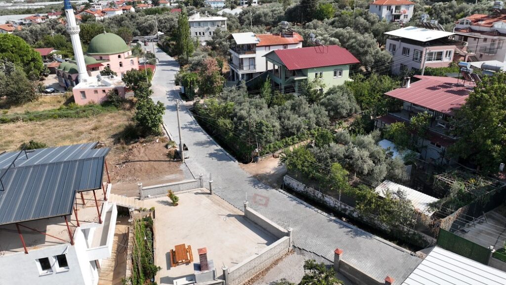 Esenköy Mahallesi’nde parke çalışmaları devam ediyor