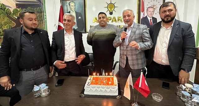 BAŞKAN KARAKUŞ’TAN AHDE VEFA; ALİ NAZEDEN’E DOĞUM GÜNÜ SÜRPRİZİ