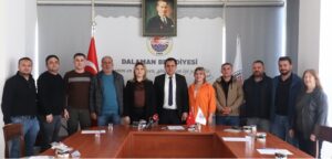Profiterolcü Nilda Dalaman İşletme Sahibi Kardelen Özdemir; Dalaman Belediye Başkanı Sezer Durmuş’a “Profiterol yiyelim tatlı konuşalım, pozitif kararlar alalım” dedi