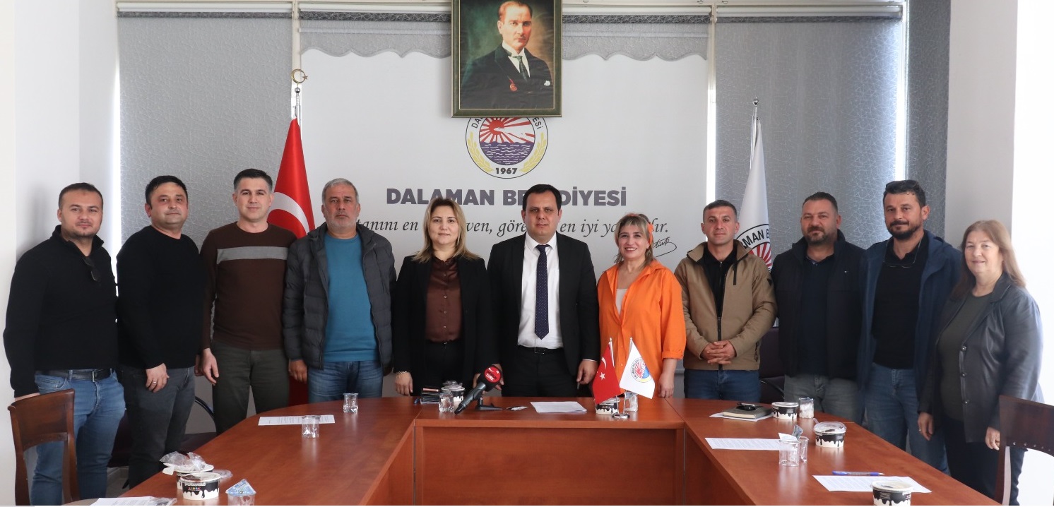 Profiterolcü Nilda Dalaman İşletme Sahibi Kardelen Özdemir; Dalaman Belediye Başkanı Sezer Durmuş’a “Profiterol yiyelim tatlı konuşalım, pozitif kararlar alalım” dedi