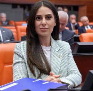 Gizem Özcan’dan 23 Nisan Açıklaması