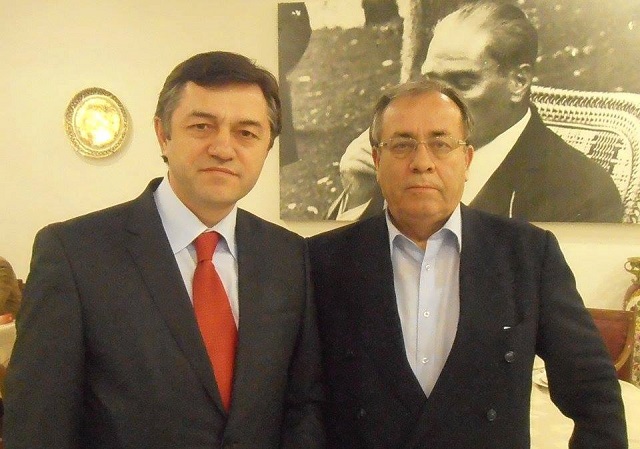 Sabih Samur; “Ömür denen bu süreçte, yol yürüyüşümde, kariyerimde, yolumun kesiştiği üç önemli insandan biridir Halil Şıvgın. Allah gani gani rahmet eylesin”