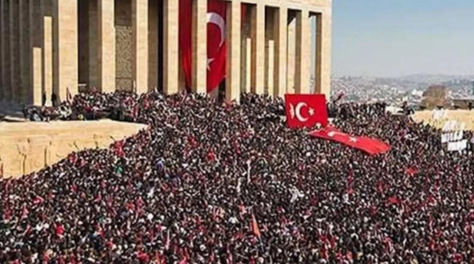 ÖZ: “GÖKTEN KAYIP TESADÜFEN ANADOLU TOPRAKLARINA DÜŞMÜŞ BİR YILDIZDIR MUSTAFA KEMAL ATATÜRK”