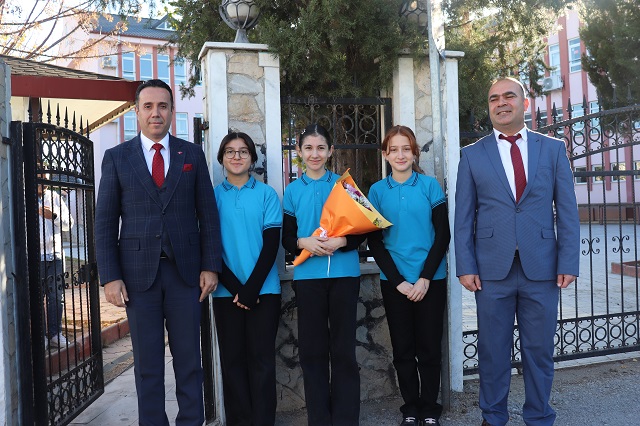 Dalaman Cumhuriyet Ortaokulu Öğretmen ve Öğrencilerinden “Cam Atıktan Ürün Tasarımı Sergisi”