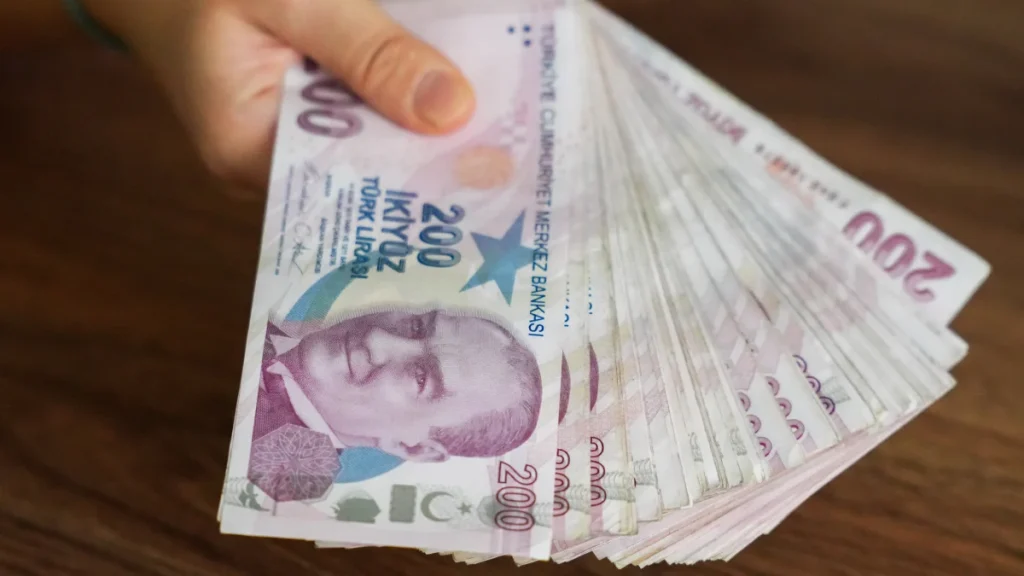 SGK ve BAĞKUR EMEKLİLERİ İÇİN EK ZAMLAR GÜNDEMDE