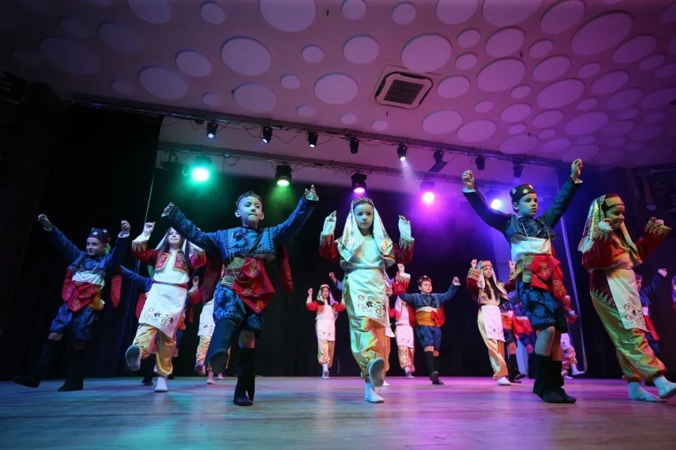 Karşıyaka’da Gençlere Ücretsiz Halk Dansları Kursu