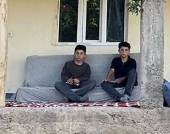 Yer Minderinde Ders Çalışarak Fen Lisesini Kazanan İkizlere Destek Eli Uzandı