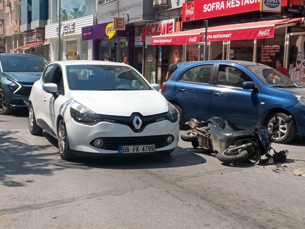 Merkez Mahallesi’nde Scooter Kazası: Çocuk Yaralandı