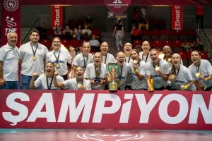 YALIKAVAKSPOR TARİH YAZDI: İLK CUMHURBAŞKANLIĞI KUPASI’NIN SAHİBİ BODRUM’UN PERİLERİ!