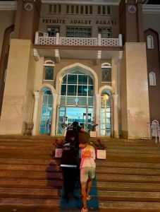 Fethiye’de Uyuşturucu Operasyonu: Çok Miktarda Madde ve Ruhsatsız Silah Ele Geçirildi, 3 Şüpheli Tutuklandı
