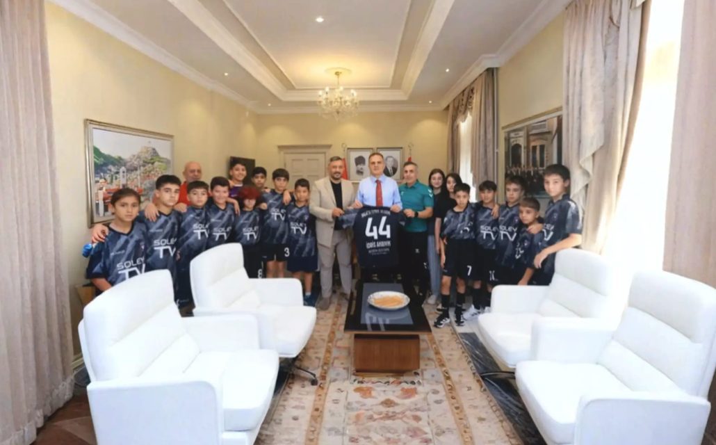 Muğla’da Zafer Kupası Heyecanı: Arapgir Spor Kulübü’nden Vali Akbıyık’a Ziyaret