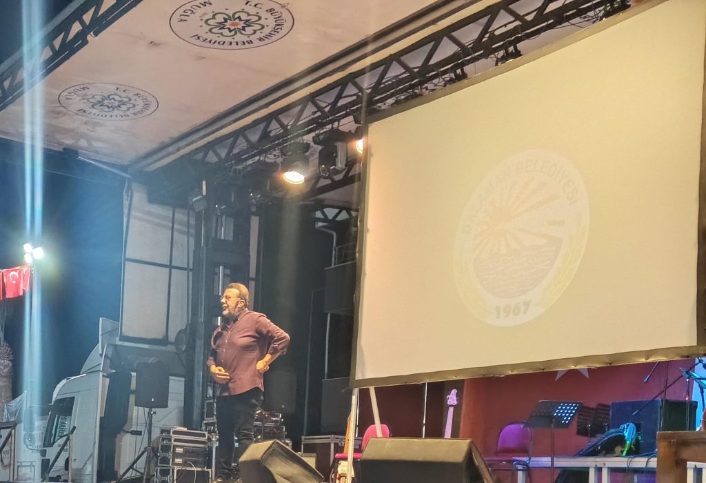 DALAMAN 4. KİTAP GÜNLERİ’NDE NEBİL ÖZGENTÜRK RÜZGÂRI