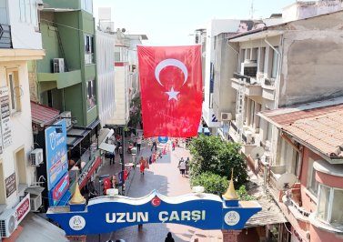 Nazilli’de 30 Ağustos hazırlığı: Kent kırmızı beyaza bürünüyor