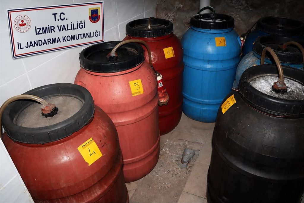 Urla’da Sahte Alkol Operasyonu: 2 Bin 200 Litre Ele Geçirildi
