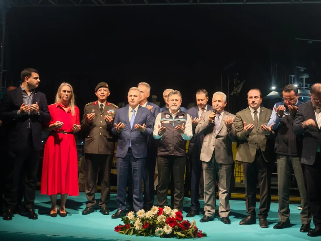 GÜZELBAHÇE’DE BALIKÇILAR YENİ SEZON İÇİN “VİRA BİSMİLLAH” DEDİ