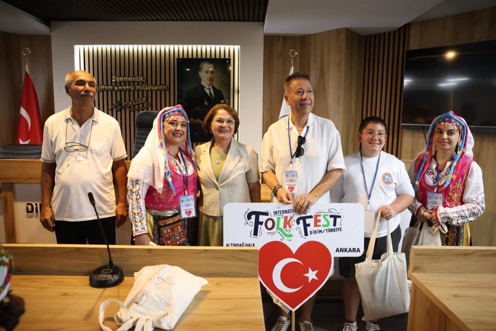 Didim Uluslararası Halk Dansları Festivali Ekiplerinden Başkan Gençay’a Ziyaret
