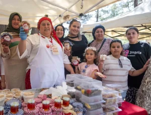 Bornova’da Reçel Şenliği Heyecanı: Yakaköy’de Renkli Bir Gün Yaşanacak